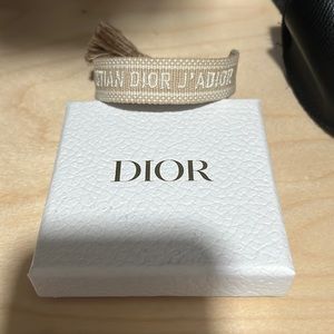 DIOR friendship bracelet stain on right side see second picture